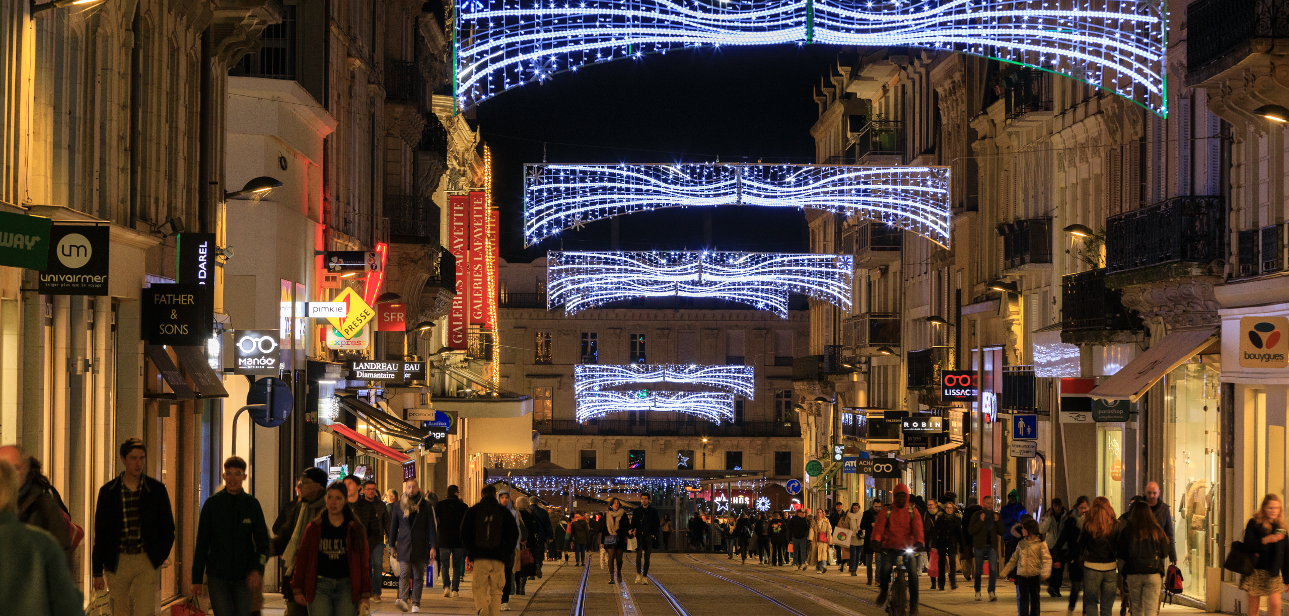 Festive lighting control systems Canada — Blachere Illumination MASTER+SAVER system